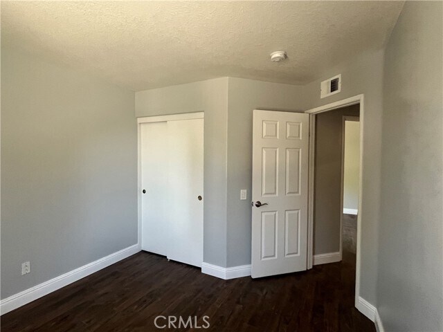 Building Photo - 2300 Meadow View Ln