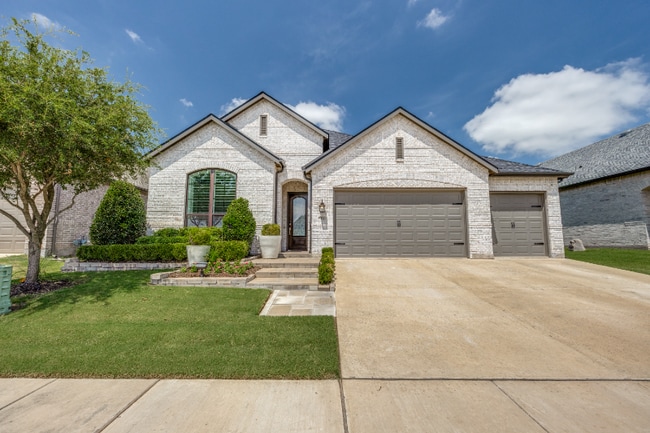 Building Photo - 914 Songbird Ln