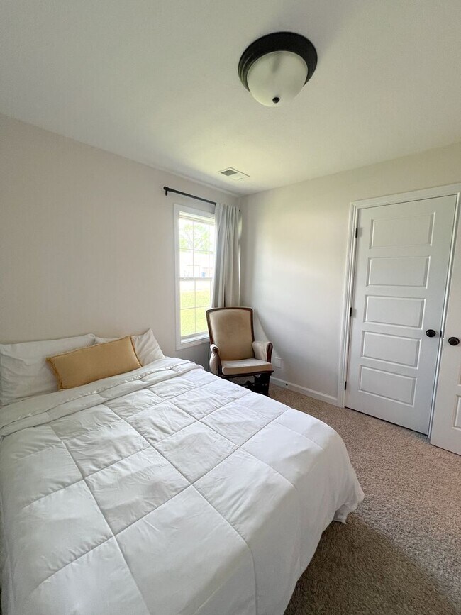Building Photo - Charming Ranch-Style Home on a Large Corne...