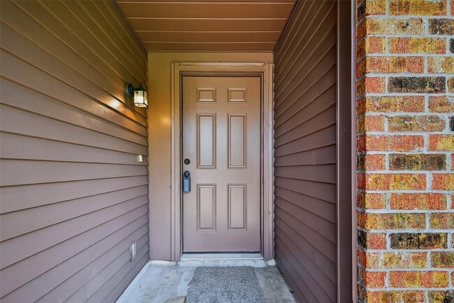 Building Photo - 17518 Autumn Hills Dr