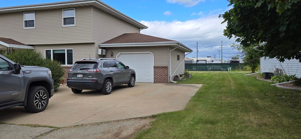 Building Photo - 2177 Country Ln