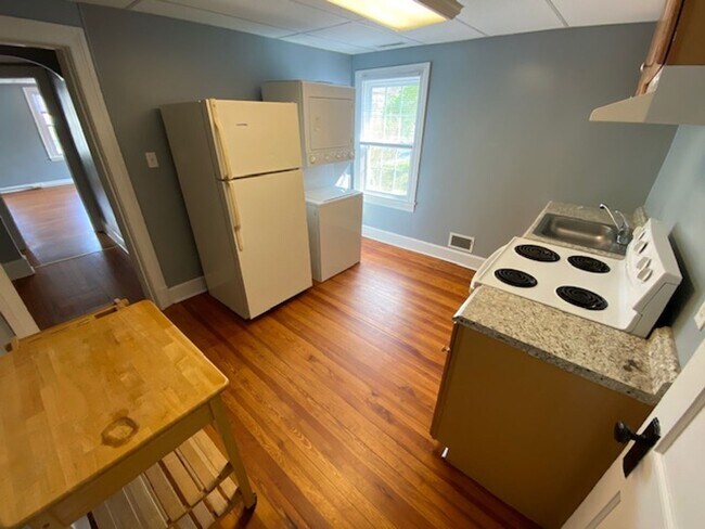 Building Photo - 326 Camden Ave