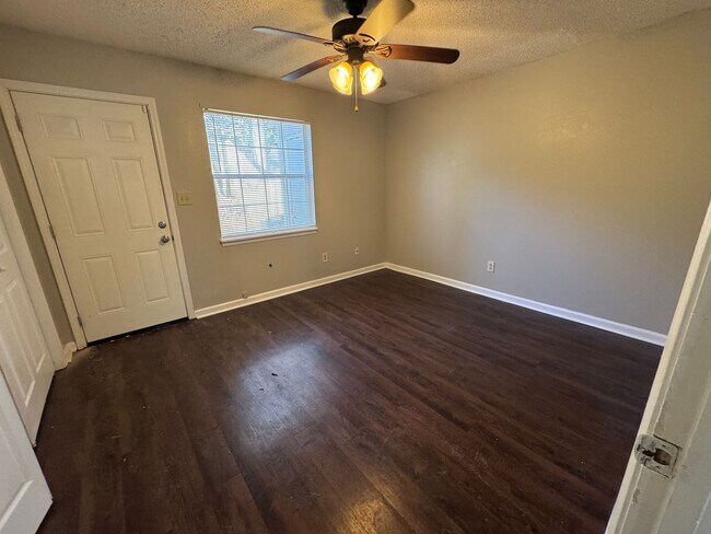 Building Photo - Lovely 3/2 Townhome near FSU and TCC