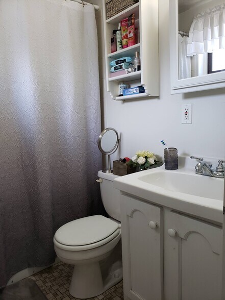 Bathroom - 185 Linwood Ave