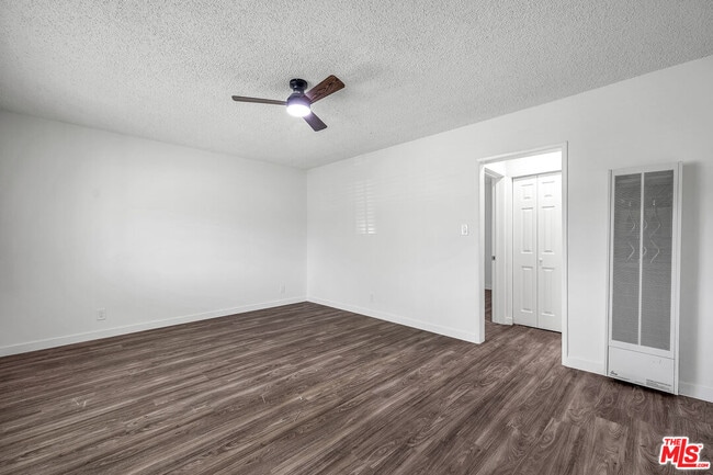 Building Photo - 1105 W 134th St