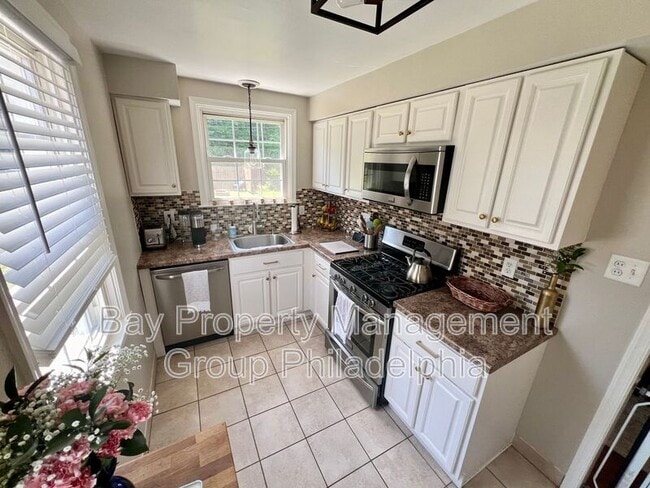 Building Photo - 4818 Woodland Ave