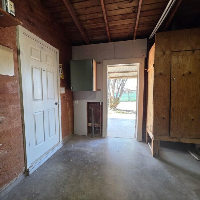 Building Photo - Charming remodeled 3-bedroom home for lease!