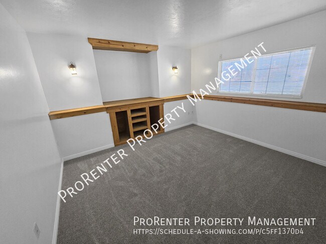 Building Photo - 484 N 75 W