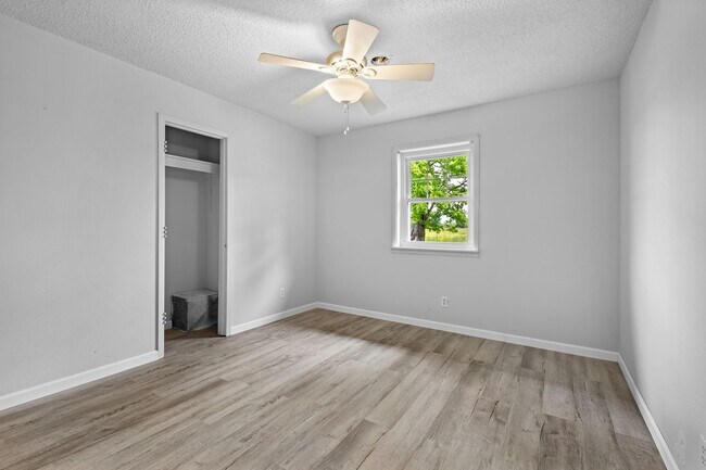 Building Photo - 16 acre farm property recently renovated!