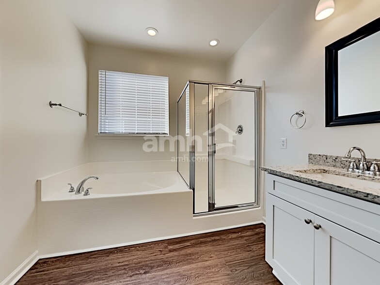 Building Photo - 128 Satur Dr