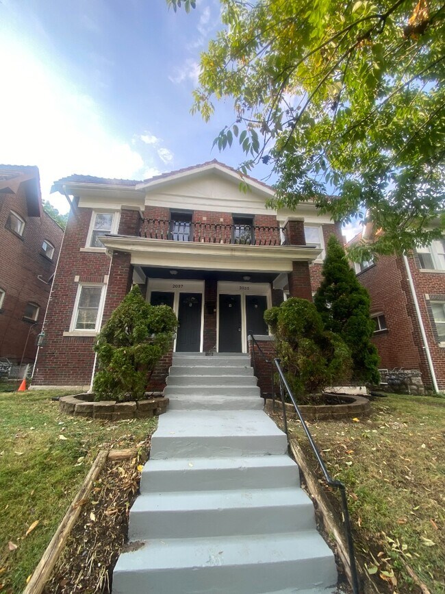 Primary Photo - 2037B Maury