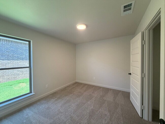 Building Photo - Brand New 3/2: FRENSHIP ISD!