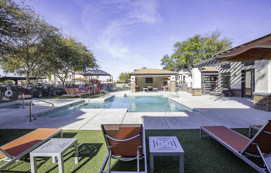 Poolside Lounge Area - Town Center