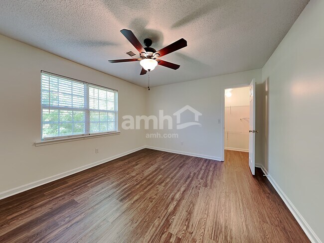 Building Photo - 6 Saddlemount Ln