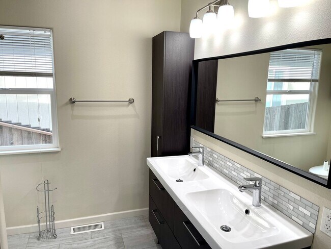 Building Photo - Three bedroom home with upgrades in Forestville!