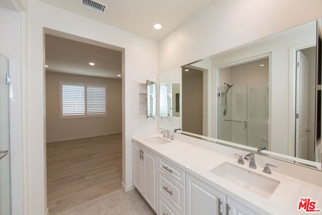 Building Photo - 10922 Mesa Ct