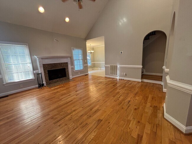 Building Photo - 522 Saint Helene Ct