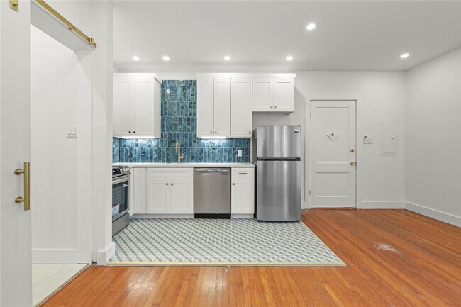 Building Photo - 808 Sul Ross St