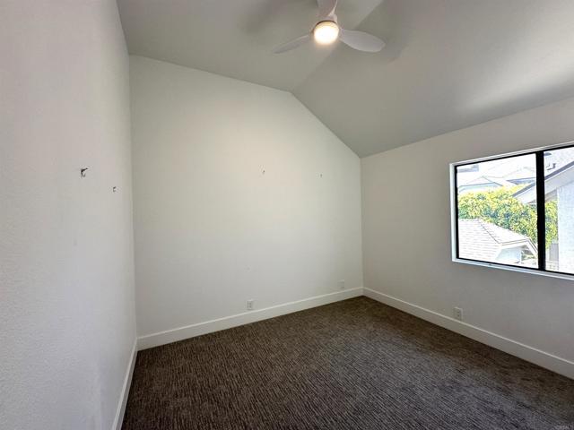 Building Photo - 542 Via De La Valle
