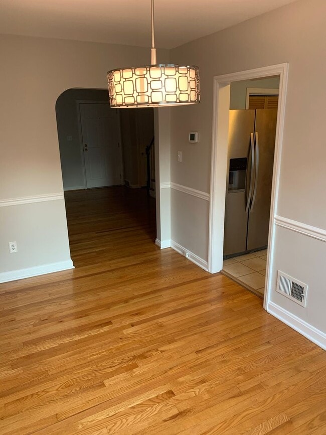 Building Photo - Charming Trolley Area Brick Townhome