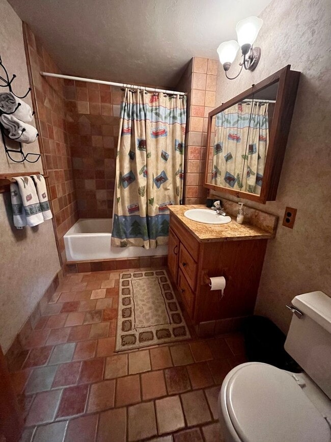 Building Photo - Fully Furnished Cabin Available - 10 Minut...