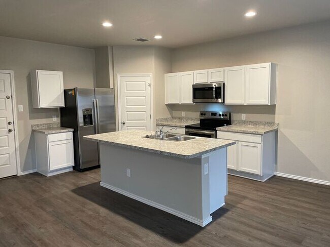 Building Photo - AVAILABLE NOW! Charming Three Bedroom | Two and a Half Bathroom Home in Scott's Hollow