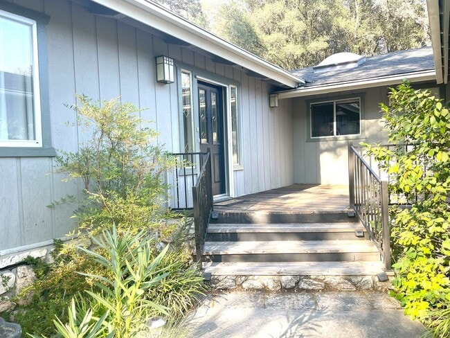 Building Photo - Single story golf course 3/2 home in Lake ...