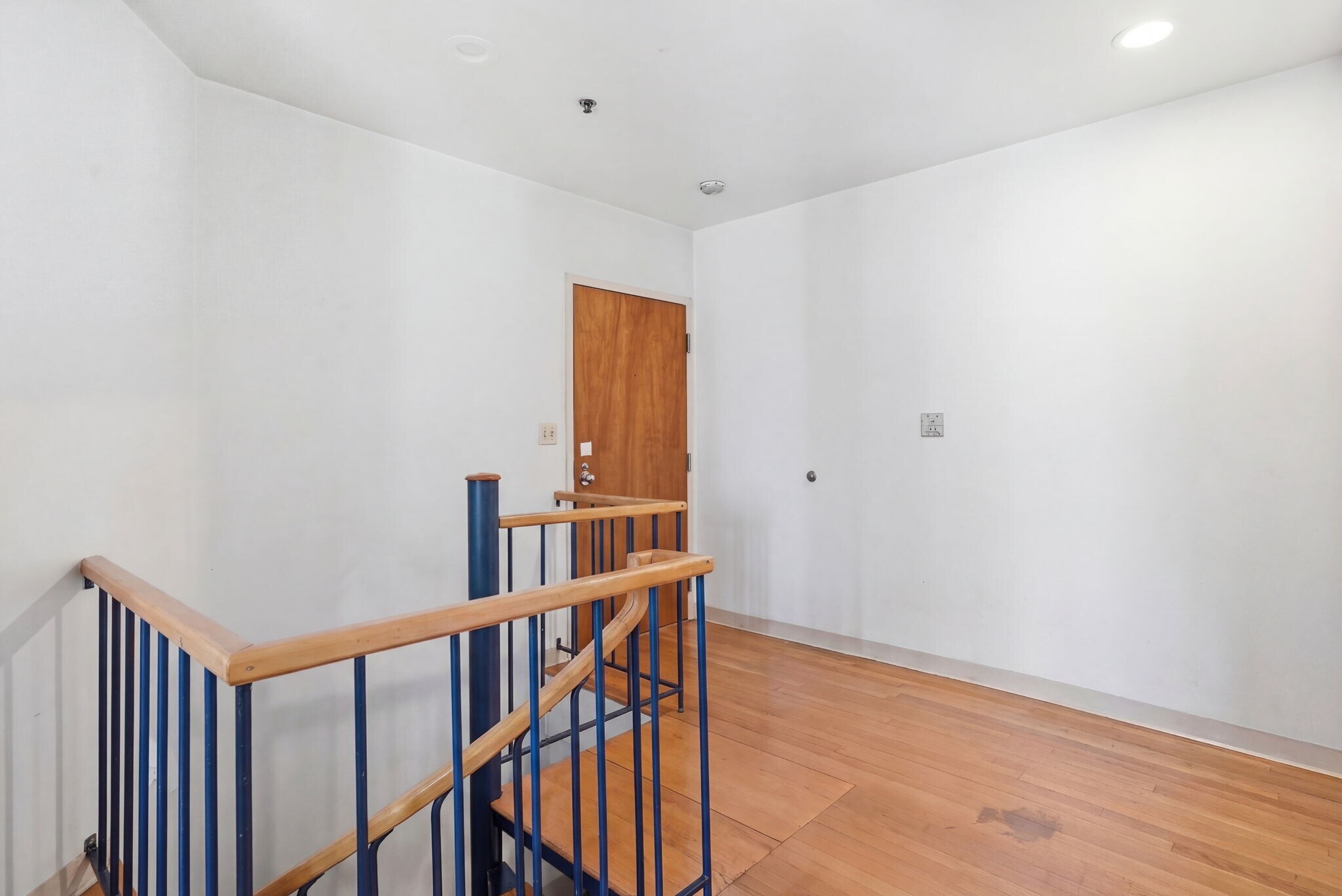 Building Photo - 103 Gainsborough St