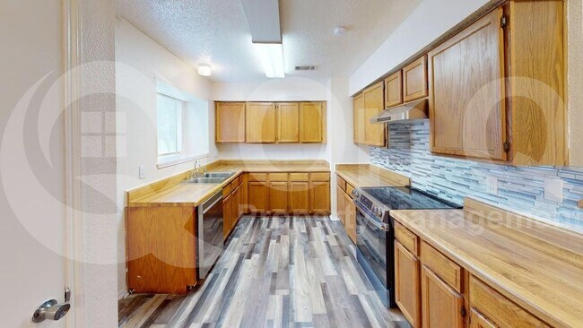 Building Photo - 2438 Kimberly Dr