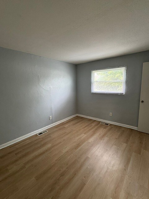 Building Photo - 446 S Yale Ave