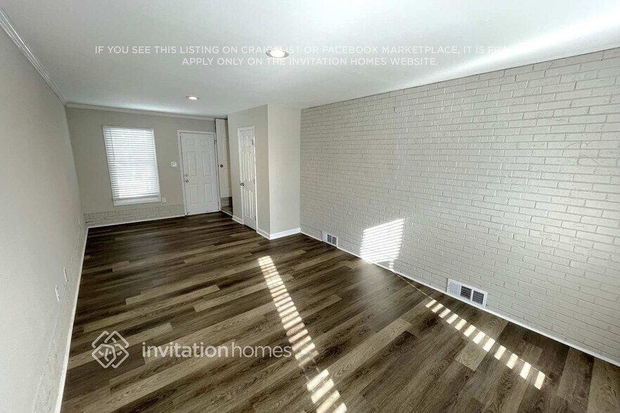 Building Photo - 7112 David Ave