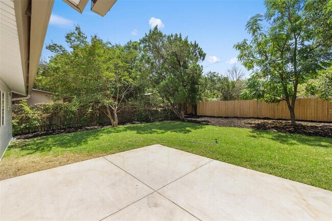 Building Photo - 1111 Spearson Ln