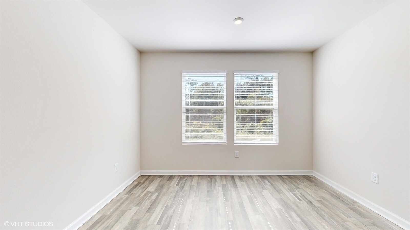 Building Photo - 400 Whispering Creek Ave