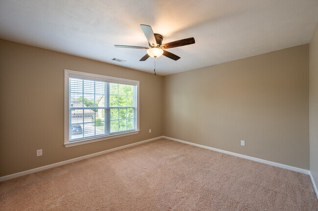 Building Photo - 536 Bunchgrass St