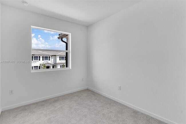 Building Photo - 1081 SW 3rd St