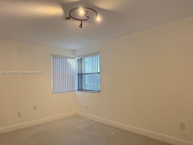 Building Photo - 1280 S Franklin Ave