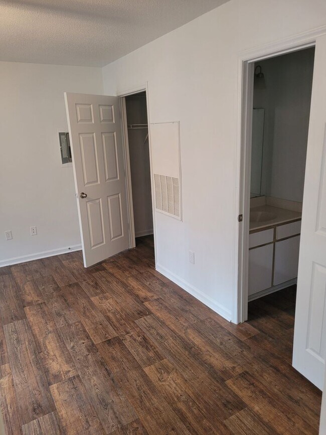 Building Photo - Where Comfort Meets Convenience!