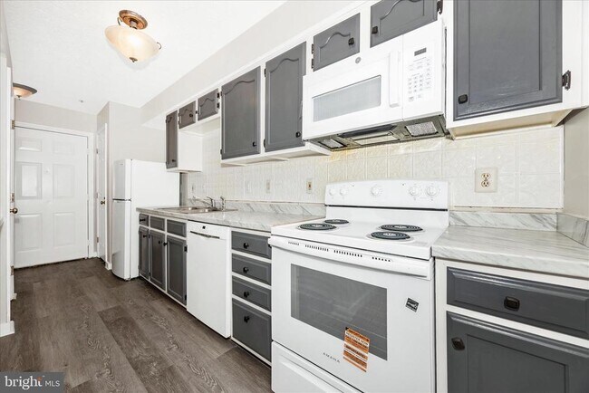 Building Photo - 615 Himes Ave