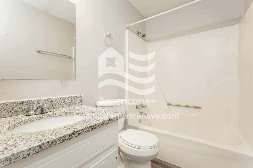 Building Photo - 3409 Knollcrest Rd