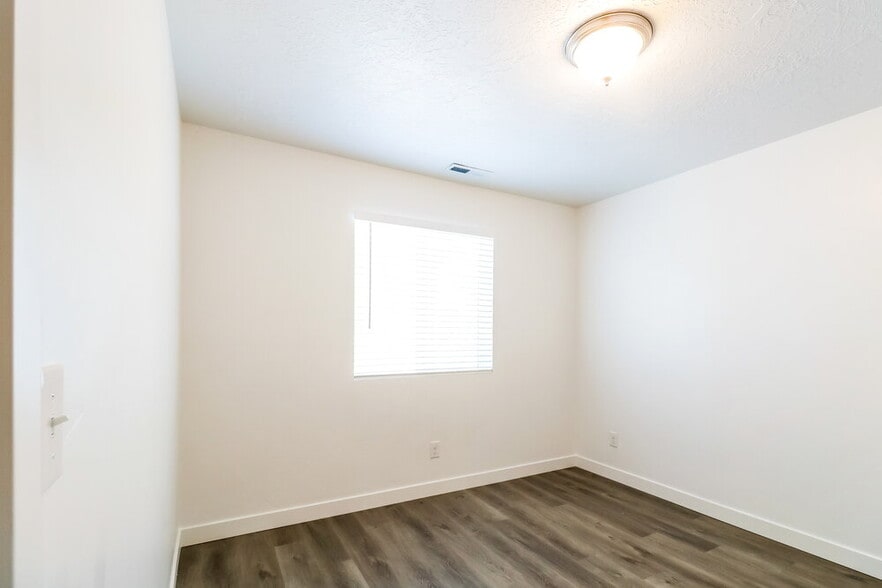 Building Photo - 13063 Summerdale Dr