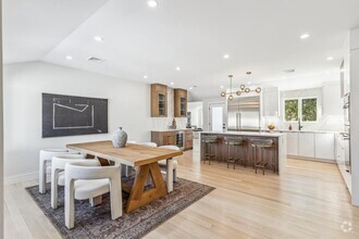 Building Photo - 4 bedroom in Newton MA 02459