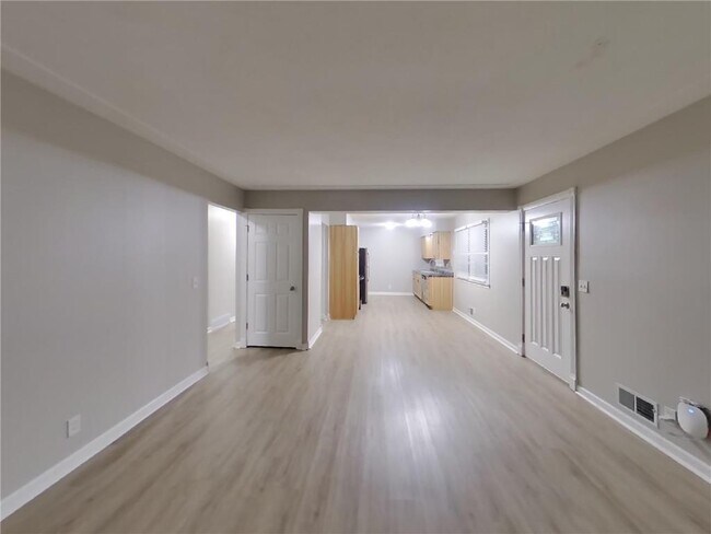 Building Photo - 408 Riverview Dr