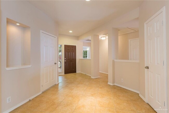 Building Photo - 4202 Santa Marina St