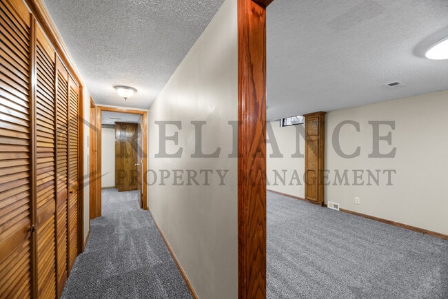 Building Photo - 3052 S Bonn Ave