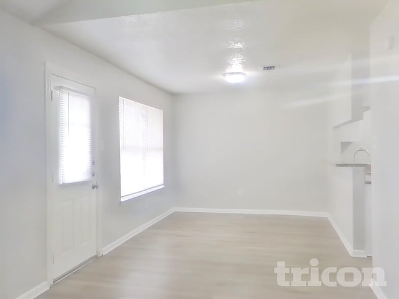Building Photo - 1391 Tenderden Dr
