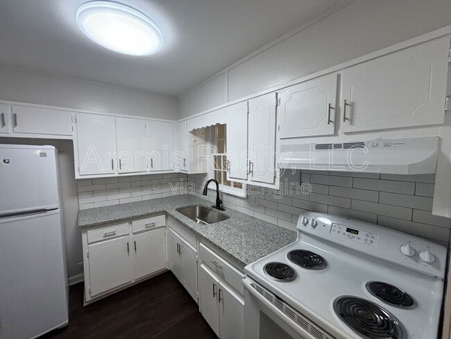 Building Photo - 507 Whitehall Ln