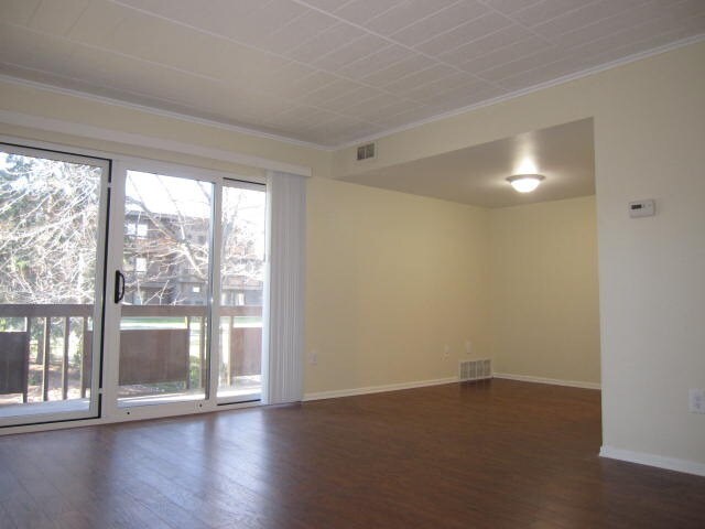 Building Photo - TRENT 557