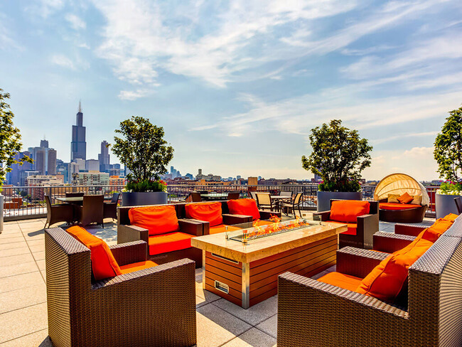 Resident Rooftop Deck - The Madison at Racine