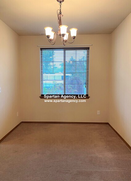 Building Photo - 912 Grinnell Ave SW