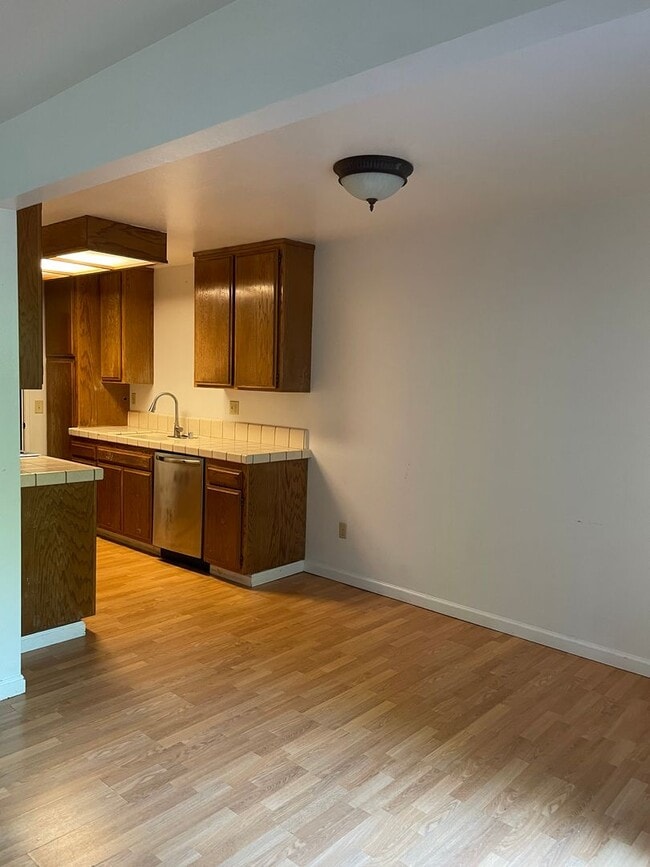 Building Photo - Bennett Valley Condo with Garage!